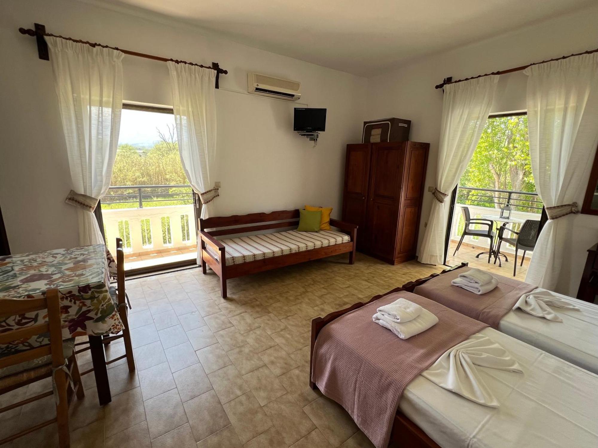Zourpos Studios & Apartments Kalyves Bagian luar foto