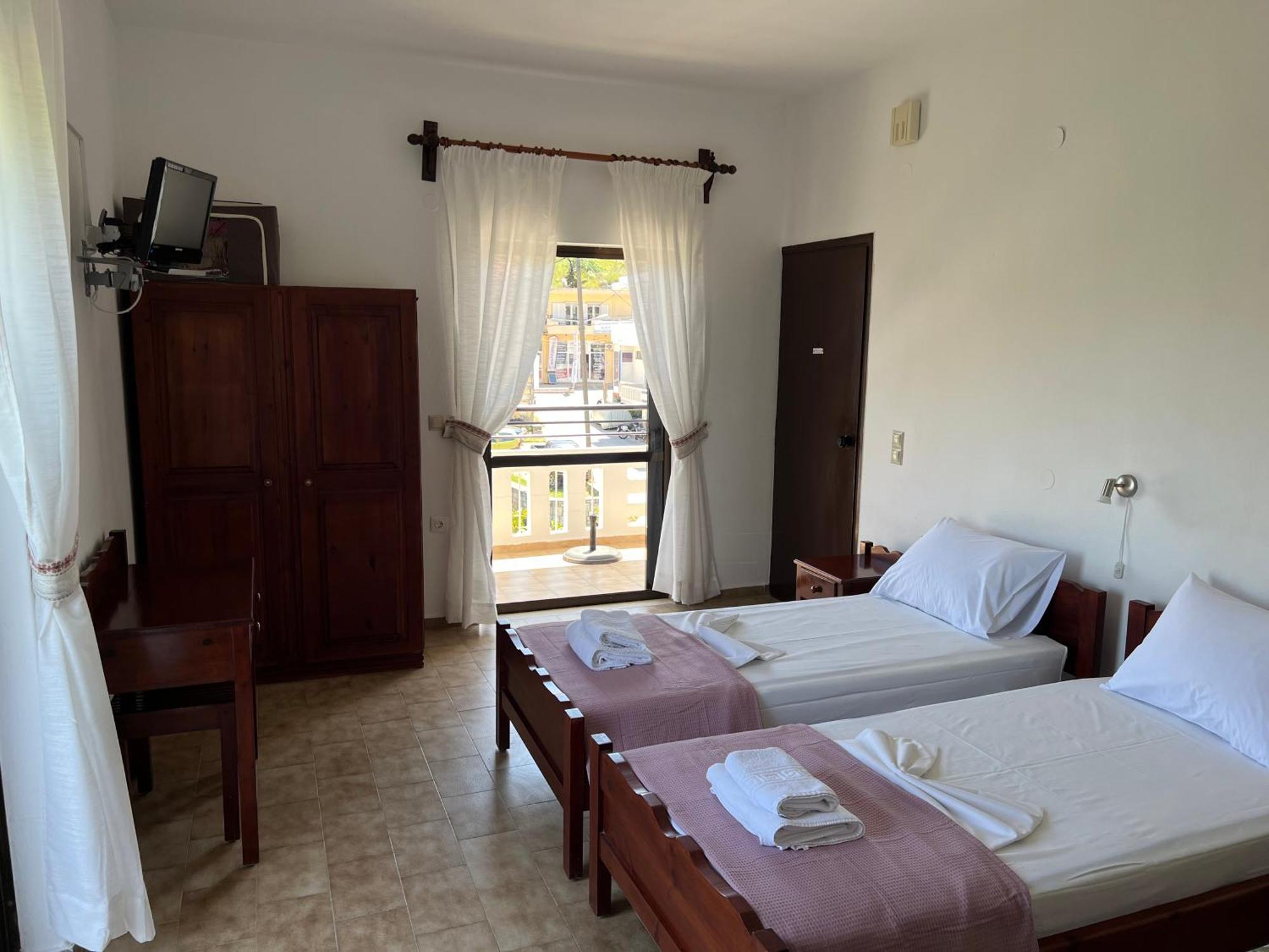 Zourpos Studios & Apartments Kalyves Bagian luar foto