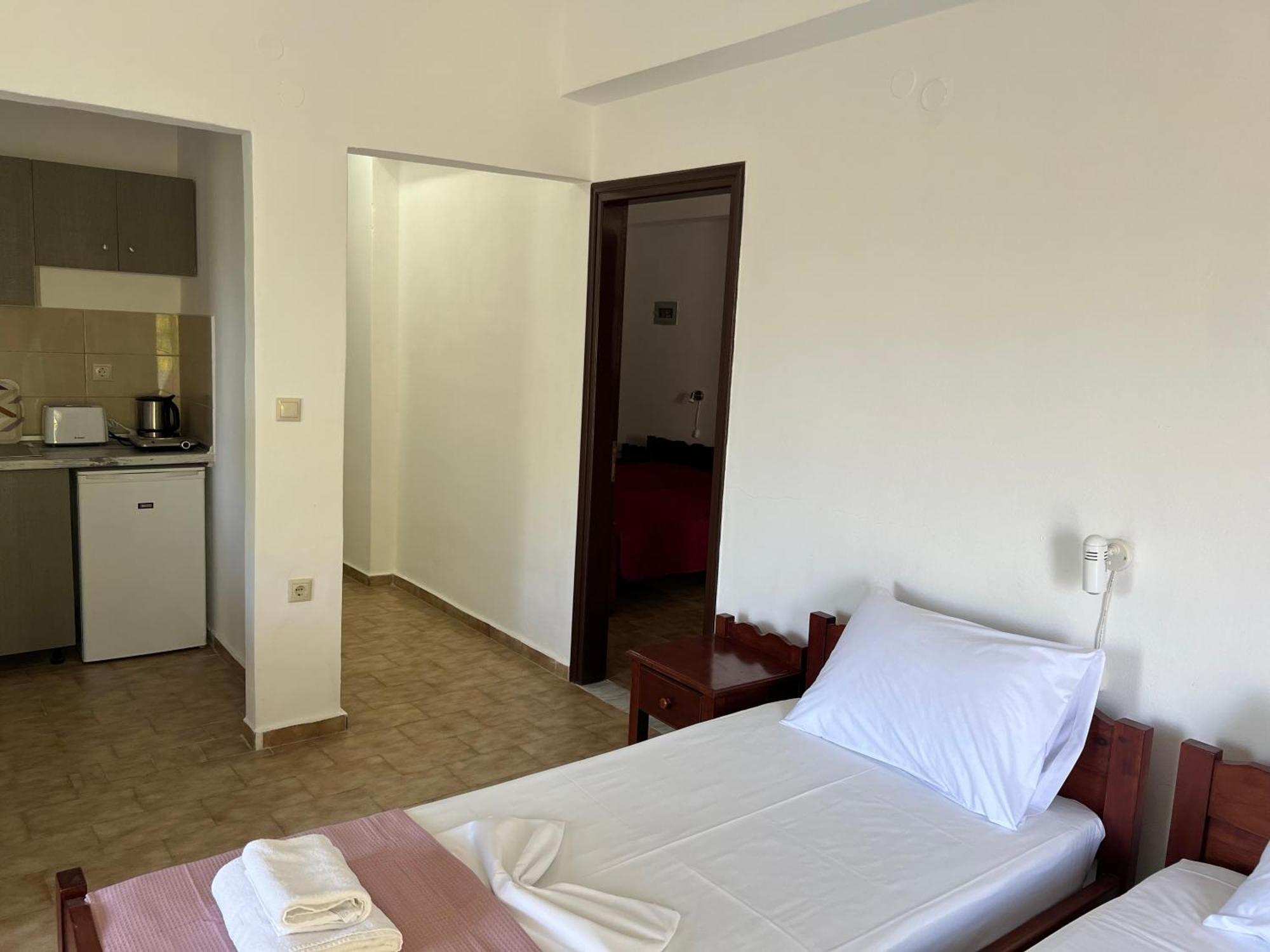 Zourpos Studios & Apartments Kalyves Bagian luar foto