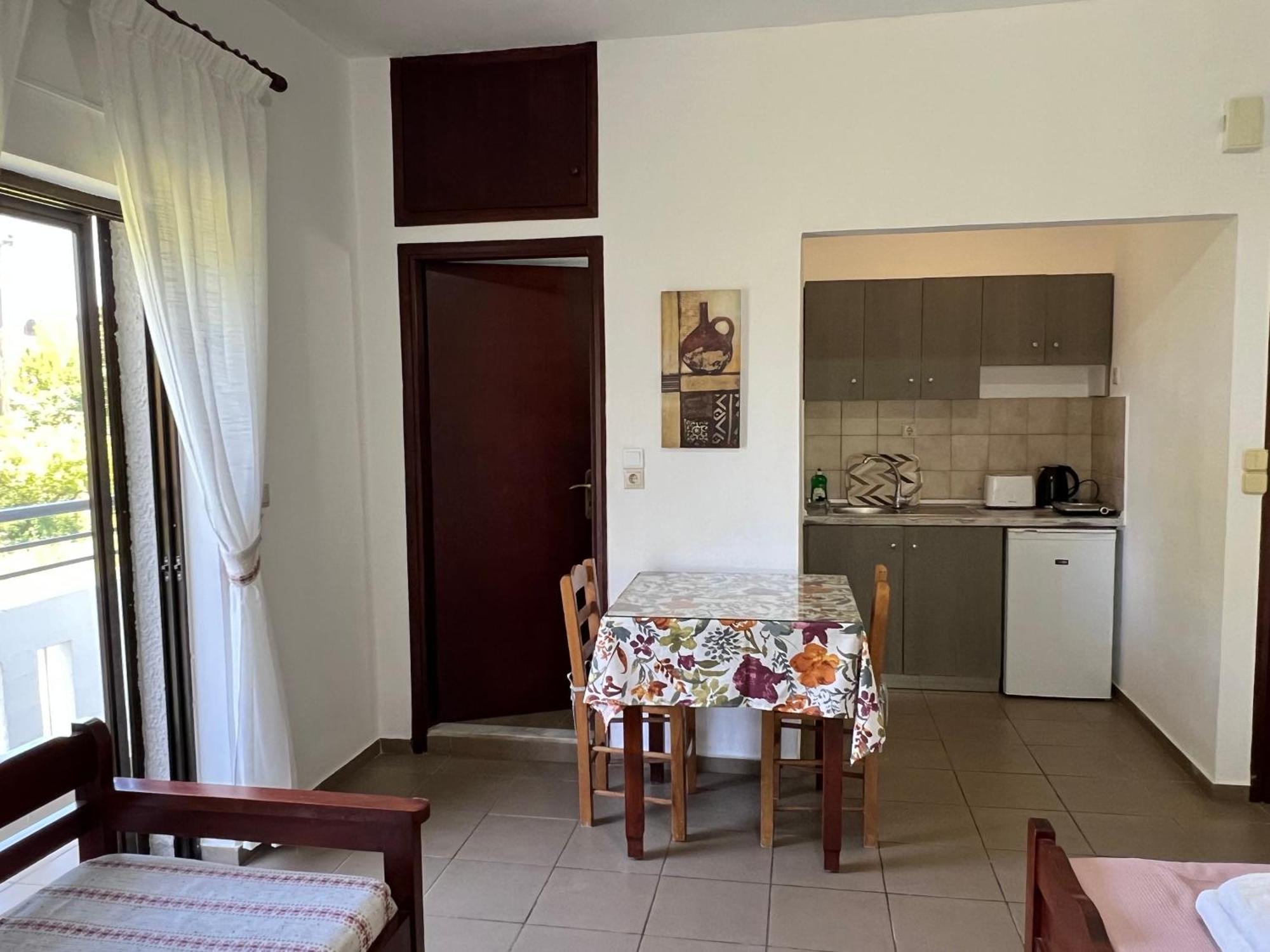 Zourpos Studios & Apartments Kalyves Bagian luar foto