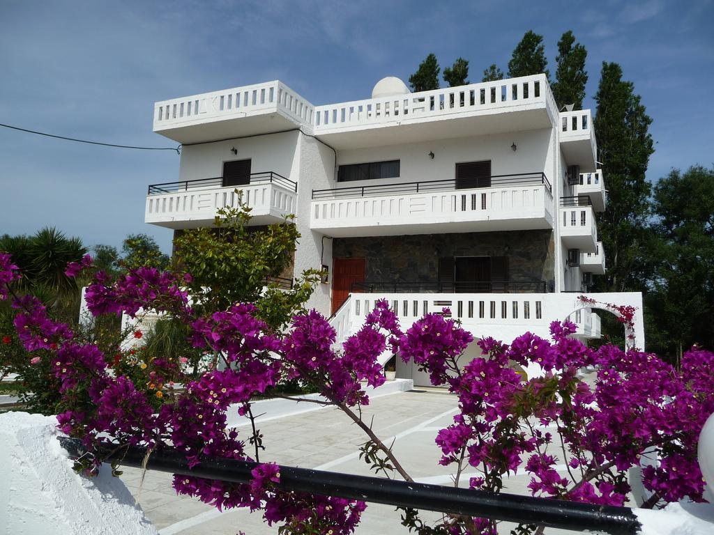 Zourpos Studios & Apartments Kalyves Bagian luar foto