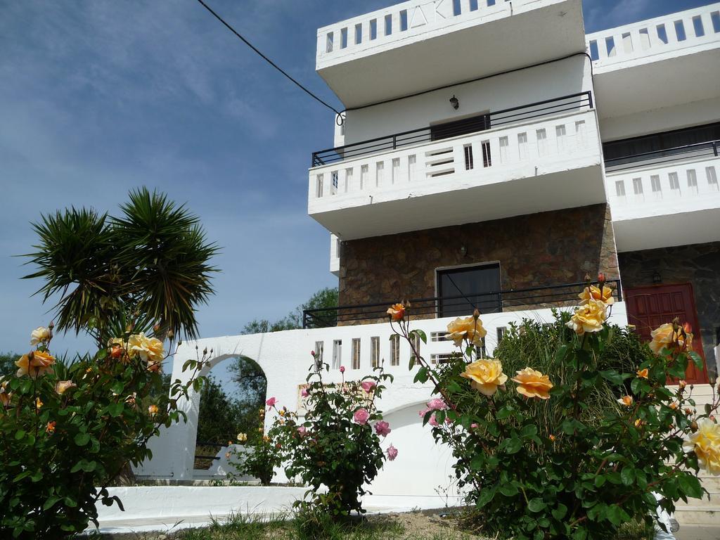 Zourpos Studios & Apartments Kalyves Bagian luar foto
